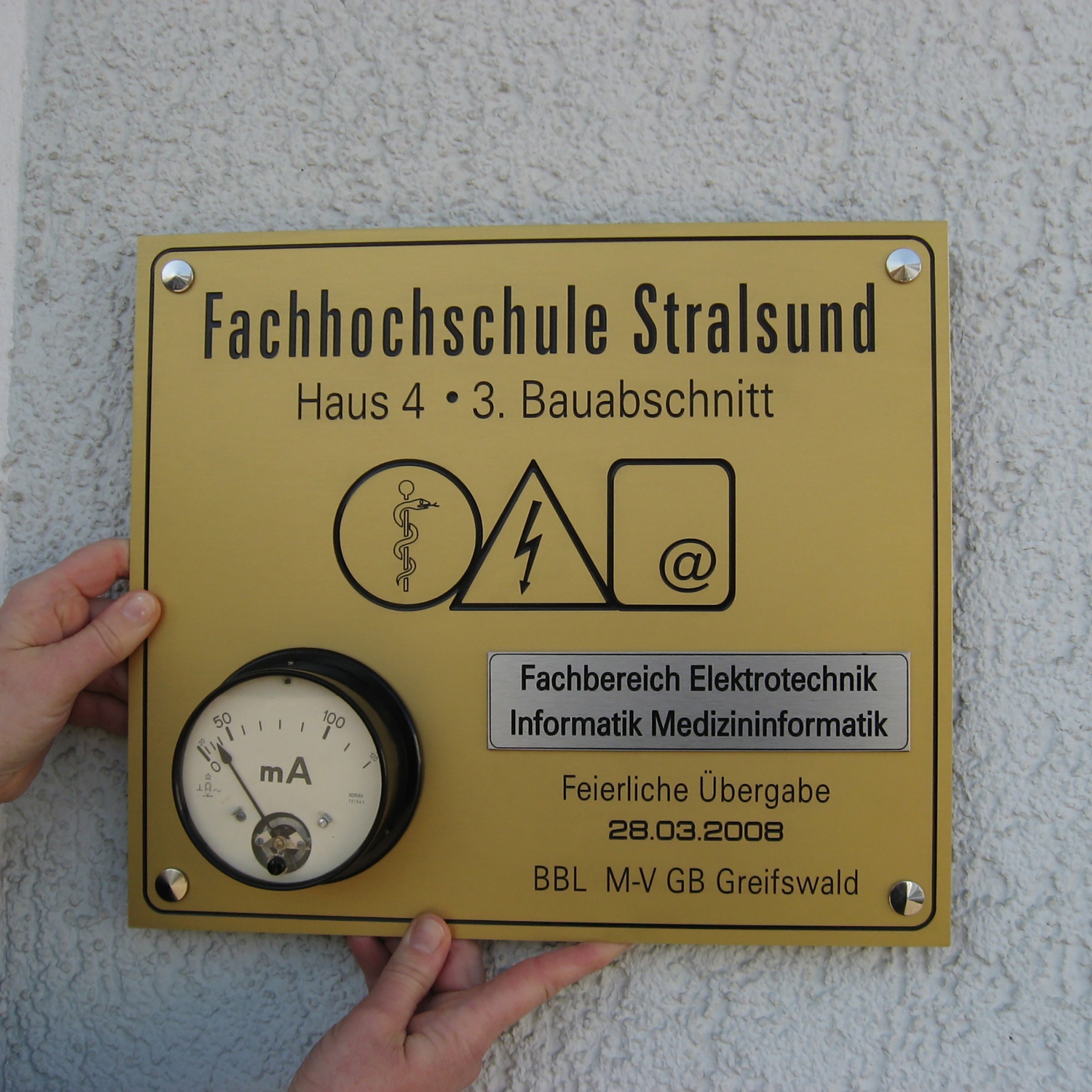 Gedenktafel anlässlich der feierlichen Übergabe des 3. Bauabschnittes im März 2008 © 2008 Betrieb für Bau und Liegenschaften Mecklenburg-Vorpommern