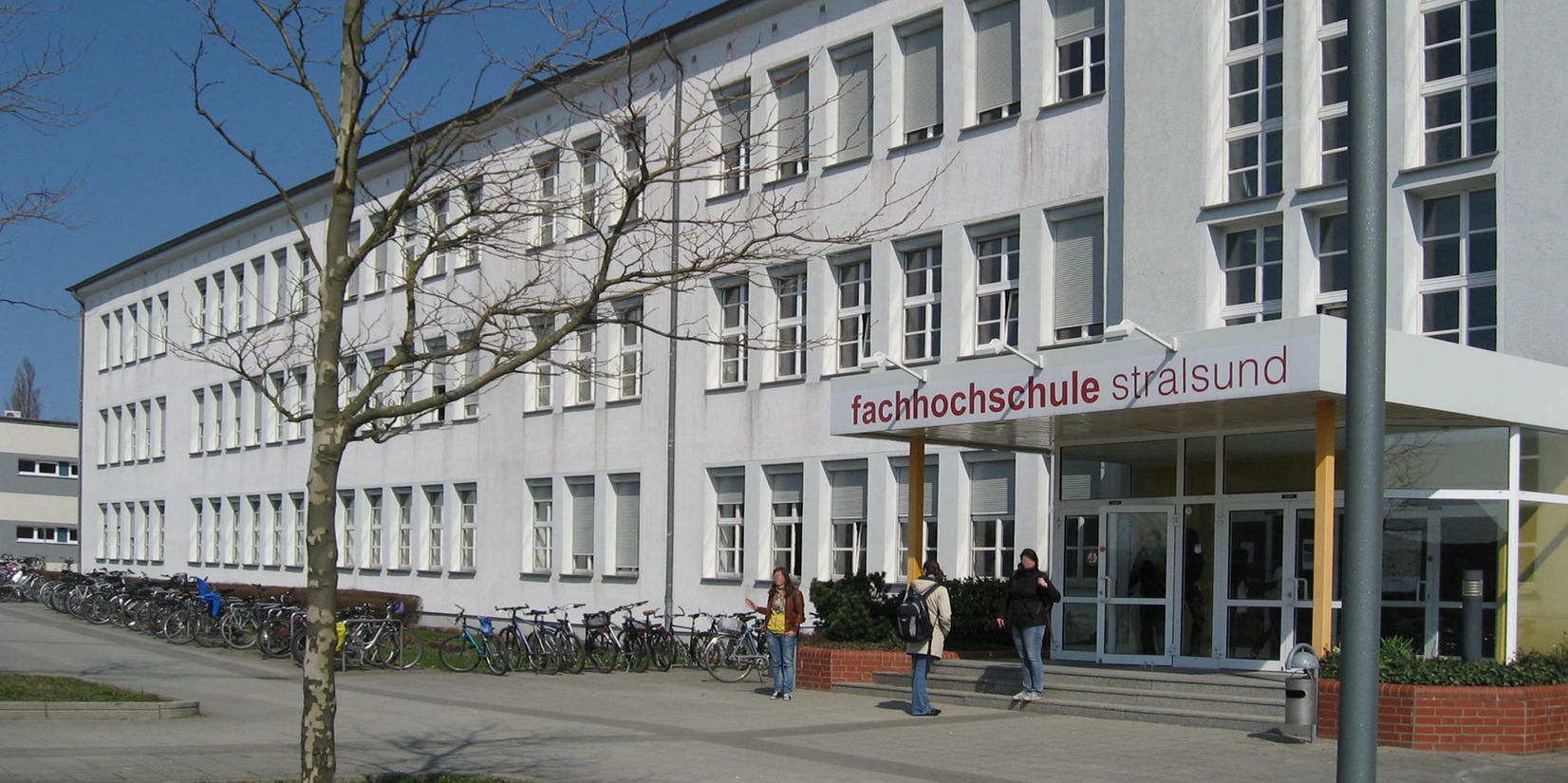 Vorderansicht Haus 4 mit Haupteingang - nördlicher Teil © 2008 Betrieb für Bau und Liegenschaften Mecklenburg-Vorpommern