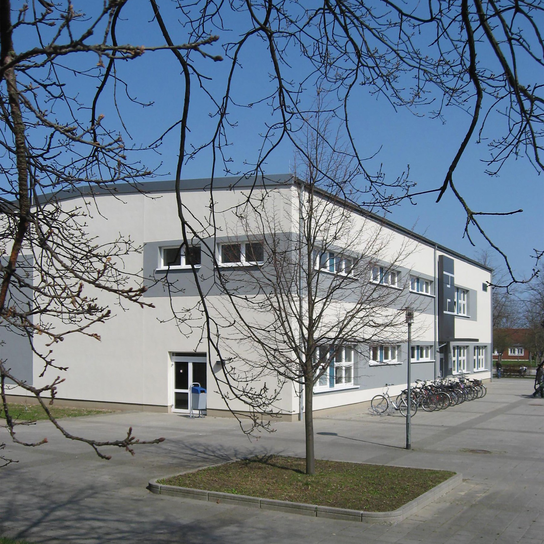 Blick von Süden auf das Hörsaalgebäude Haus 5 © 2010 Betrieb für Bau und Liegenschaften Mecklenburg-Vorpommern