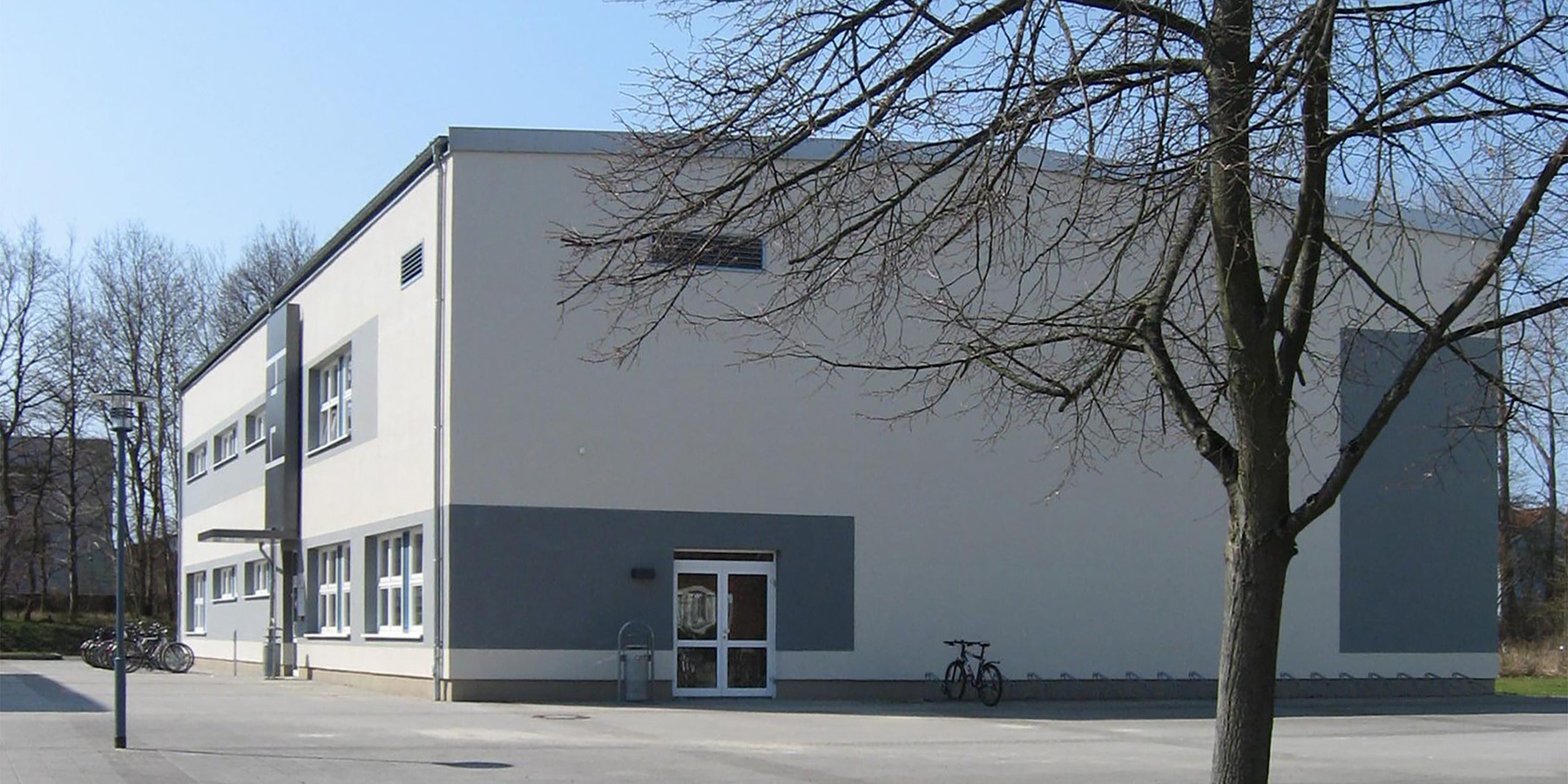 Blick von Nordosten auf das Hörsaalgebäude Haus 5 © 2010 Betrieb für Bau und Liegenschaften Mecklenburg-Vorpommern