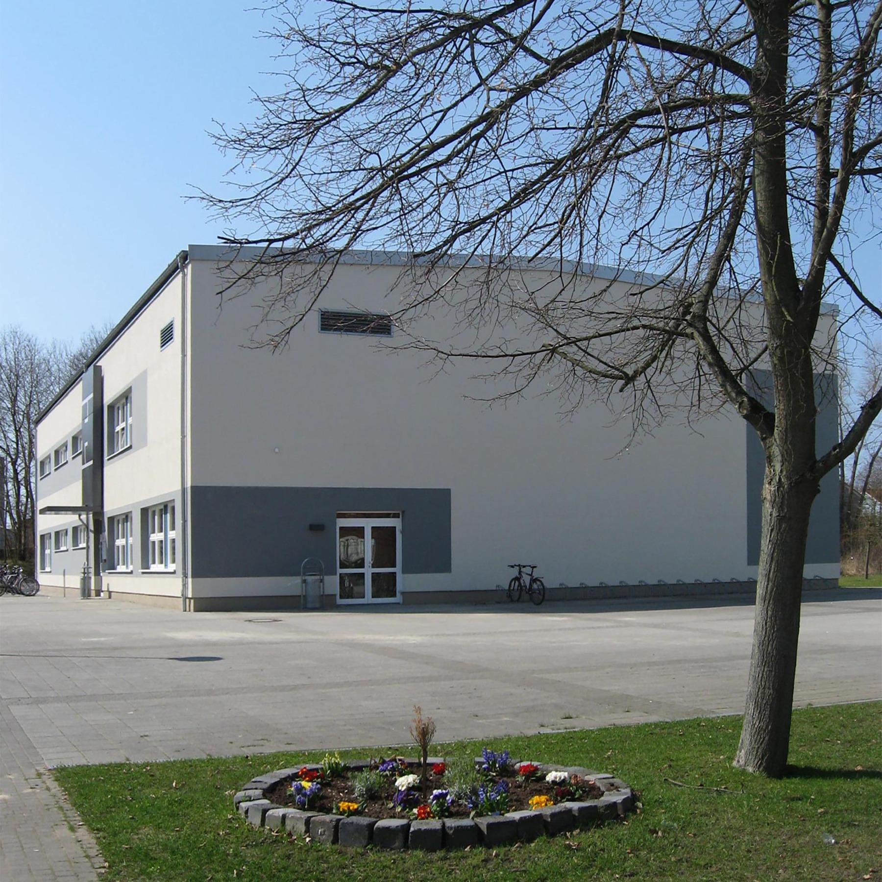 Blick von Nordosten auf das Hörsaalgebäude Haus 5 © 2010 Betrieb für Bau und Liegenschaften Mecklenburg-Vorpommern