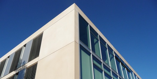 Fassadendetail - Moderne Architektursprache im Bauhausstil © 2008 Betrieb für Bau und Liegenschaften Mecklenburg-Vorpommern