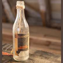 Flaschenpost in Schnapsflasche © 2023 SBL Schwerin