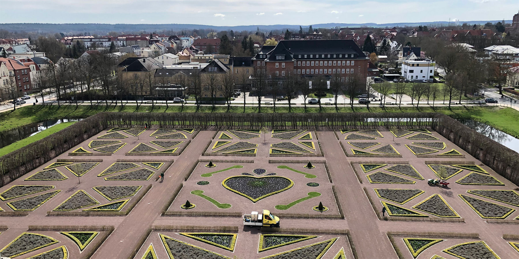 Blick vom Dach des Südflügels, wo die Flaschenpost gefunden wurde. © 2023 SBL Schwerin