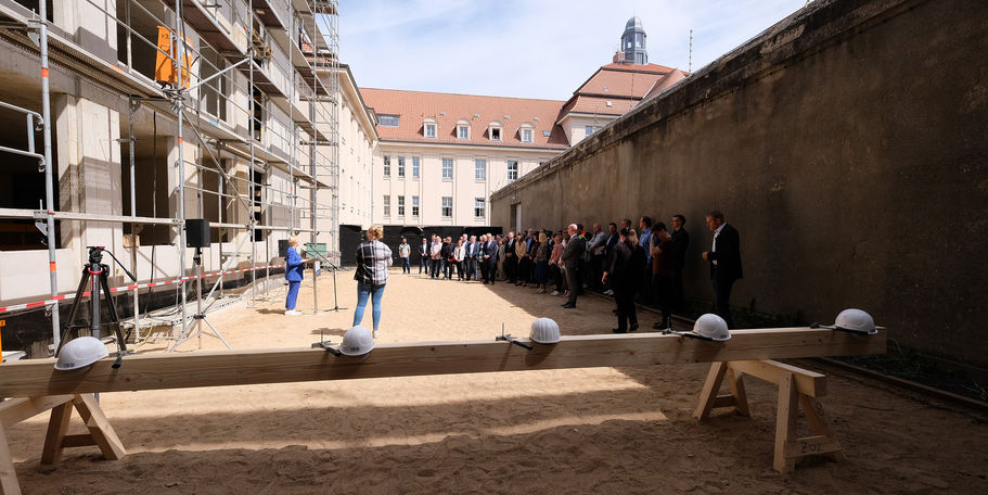 Frau Schwesig beim Grußwort © 2023 SBL Schwerin