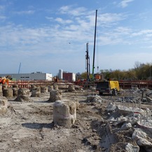 Blick auf das Baufeld mit Bohrpfahlgründung © 2023 SBL Greifswald