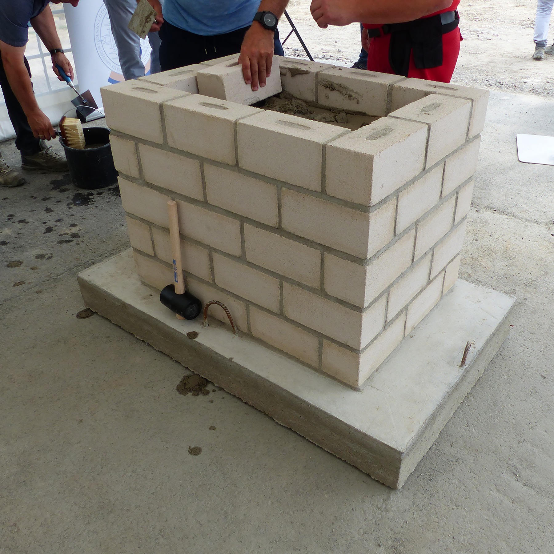 Die letzte Schicht wird durch den Fachmann, einen gelernten Maurer aufgebracht © 2023 SBL Greifswald