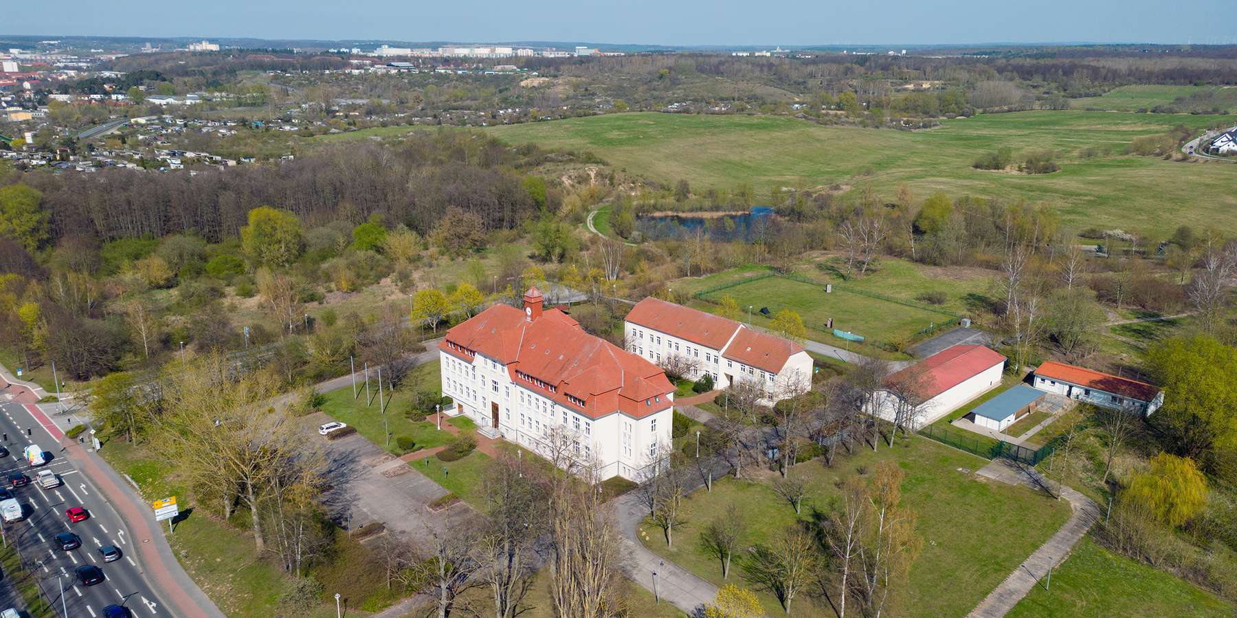 Luftbild vom Dienstgebäude des SBL Neubrandenburg © 2023 Jörn Tirgrath, Priborn