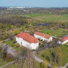 Luftbild vom Dienstgebäude des SBL Neubrandenburg © 2023 Jörn Tirgrath, Priborn