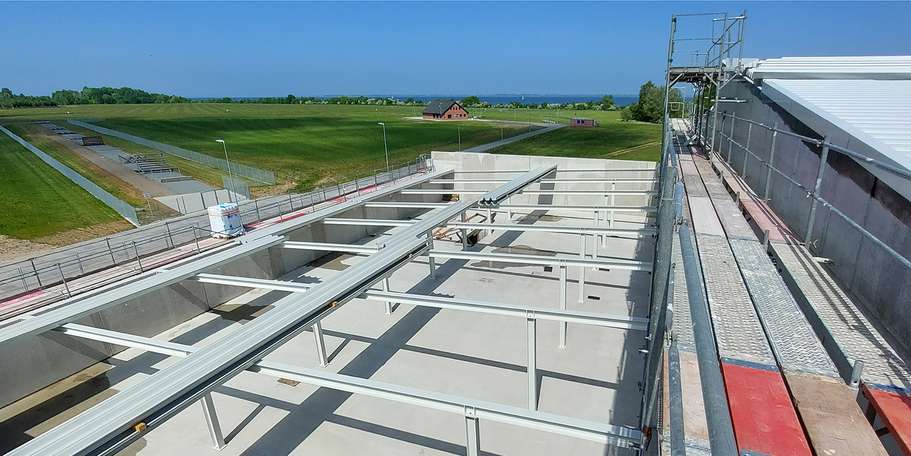 Blick über das Hallendach (April 2023 - noch ohne Dachdeckung) © 2023 Lammel, Lerch   Partner mbH, Berlin