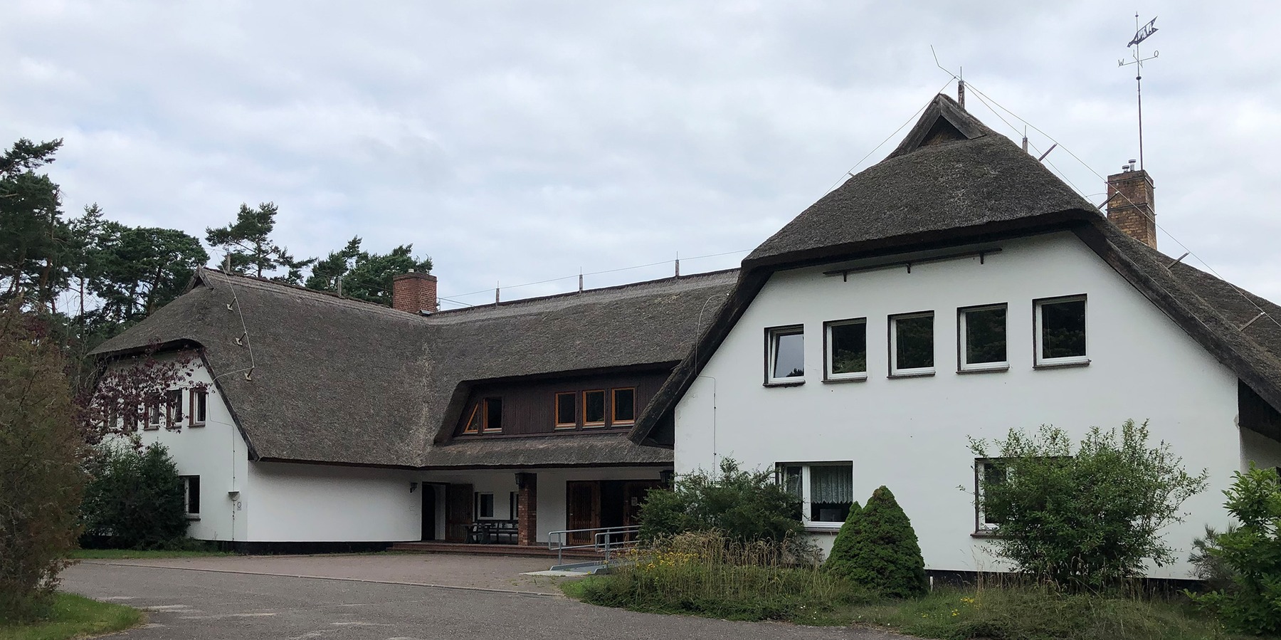 Blick auf das Bestandsgebäude NPA Born vor der Sanierung © 2021 MPP Rostock