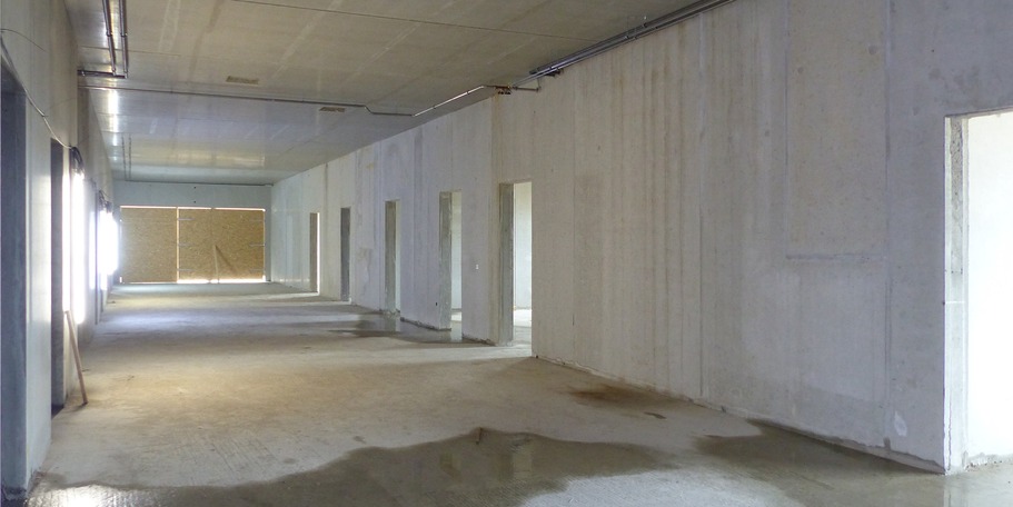 Blick in den eingeschossigen Anbau der Hallenschießanlage © 2023 SBL Greifswald