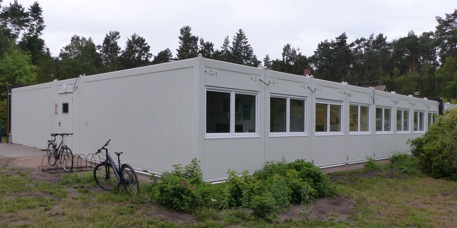 NPA Vorpommern: Während der Bauausführung sind die Mitarbeiter in Containern untergebracht. © 2023 SBL Greifswald