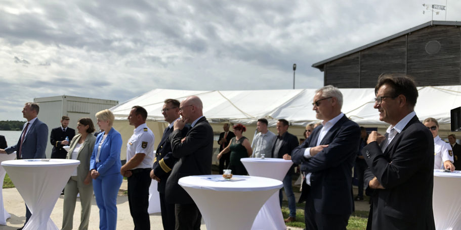 Zahlreiche Gäste bei den Grußworten © 2023 SBL Schwerin