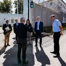 v. l. n. r. Stephan Hagemann Abteilungsleiter Justizministerium, Frank Grotjohann, Leiter JVA Bützow, Bauleiter Wieczorek, A P Wismar,  Justizministerin Jacqueline Bernhardt, Finanzminister Dr. Heiko Geue und Eckhard Hintz, SBL Neubrandenburg beim Baustel © 2023 Jens Kötz