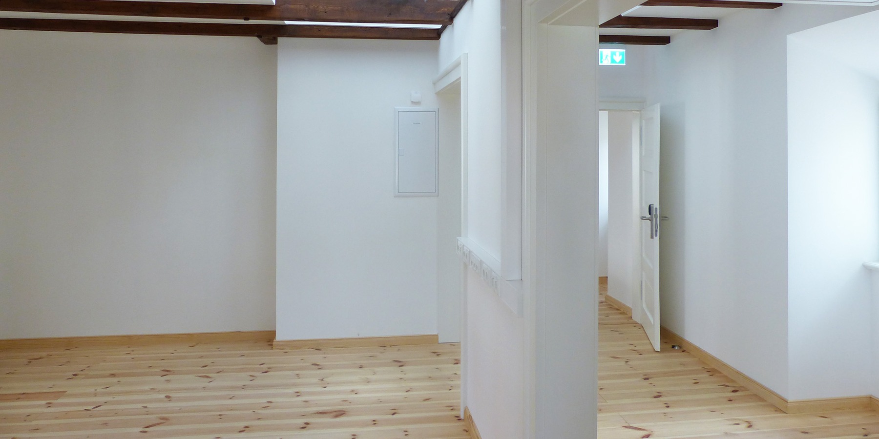 Blick in einen zukünftigen Büroraum im Dachgeschoss © 2023 SBL Greifswald