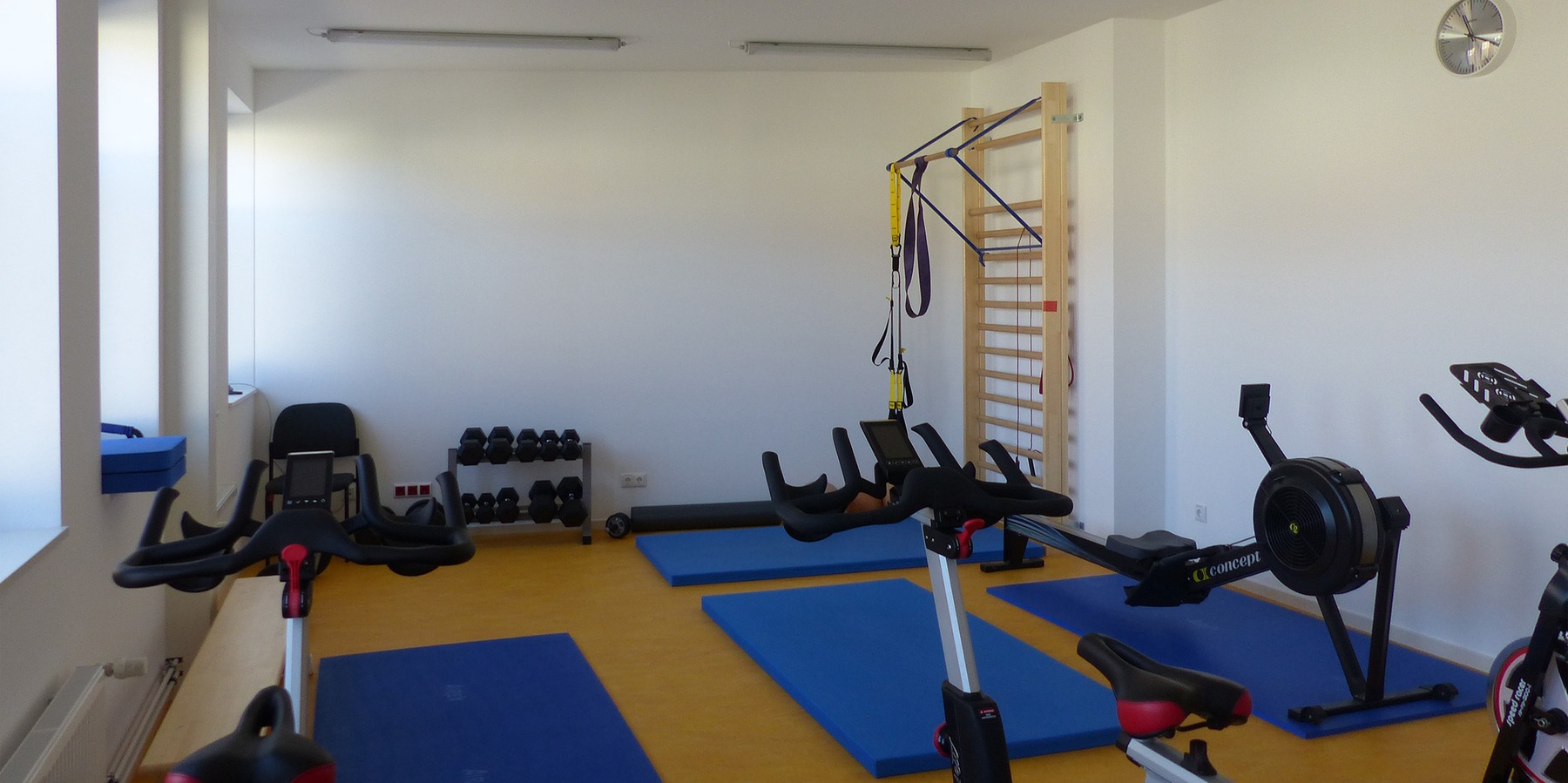 Blick in den Sportraum mit Geräten © 2023 SBL Greifswald