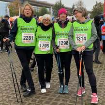 Das Walking-Team vor dem Start, v.l.n.r.: Gunda Schwarz, Sabine Koschinsky, Heike Bauer-Plettenberg, Dorit Bendler - nicht mit auf dem Bild Kerstin Jagusch, die als Läuferin über 10 km startete © 2023 Staatliches Bau- und Liegenschaftsamt Greifswald