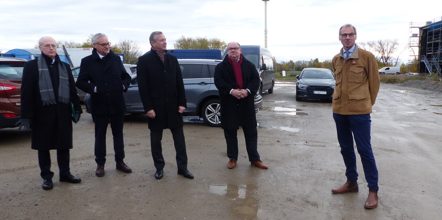 Begrüßung der Gäste durch den Leiter des SBL Greifswald Stephan Aufdermauer: v.l.n.r.: Prof. Dr. Roland Börger, Stefan Wenzl, Dr. Heiko Geue, Thomas Würdisch, Stephan Aufdermauer © 2023 SBL Greifswald