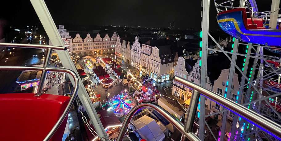 Blick auf den Rostocker Weihnachtsmarkt 2022 © 2023 Nina-Michelé Donkels (sbl-mv / Finanzministerium MV)