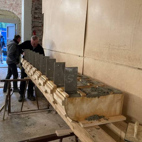 Die Konsolen für das Vordach werden gefertigt. © 2023 SBL Schwerin