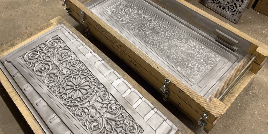 Was für ein Modell! Damit können Stufen der gusseisernen Treppe nachgegossen werden, falls sich die originalen Stufen nicht mehr restaurieren lassen © 2023 Christian Hoffmann (sbl-mv / Finanzministerium MV)