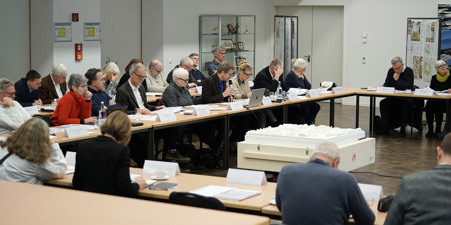 Umgebungsmodel mit hochkonzentriertem Preisgericht im Hintergrund © P. F. Weber | [phase eins]