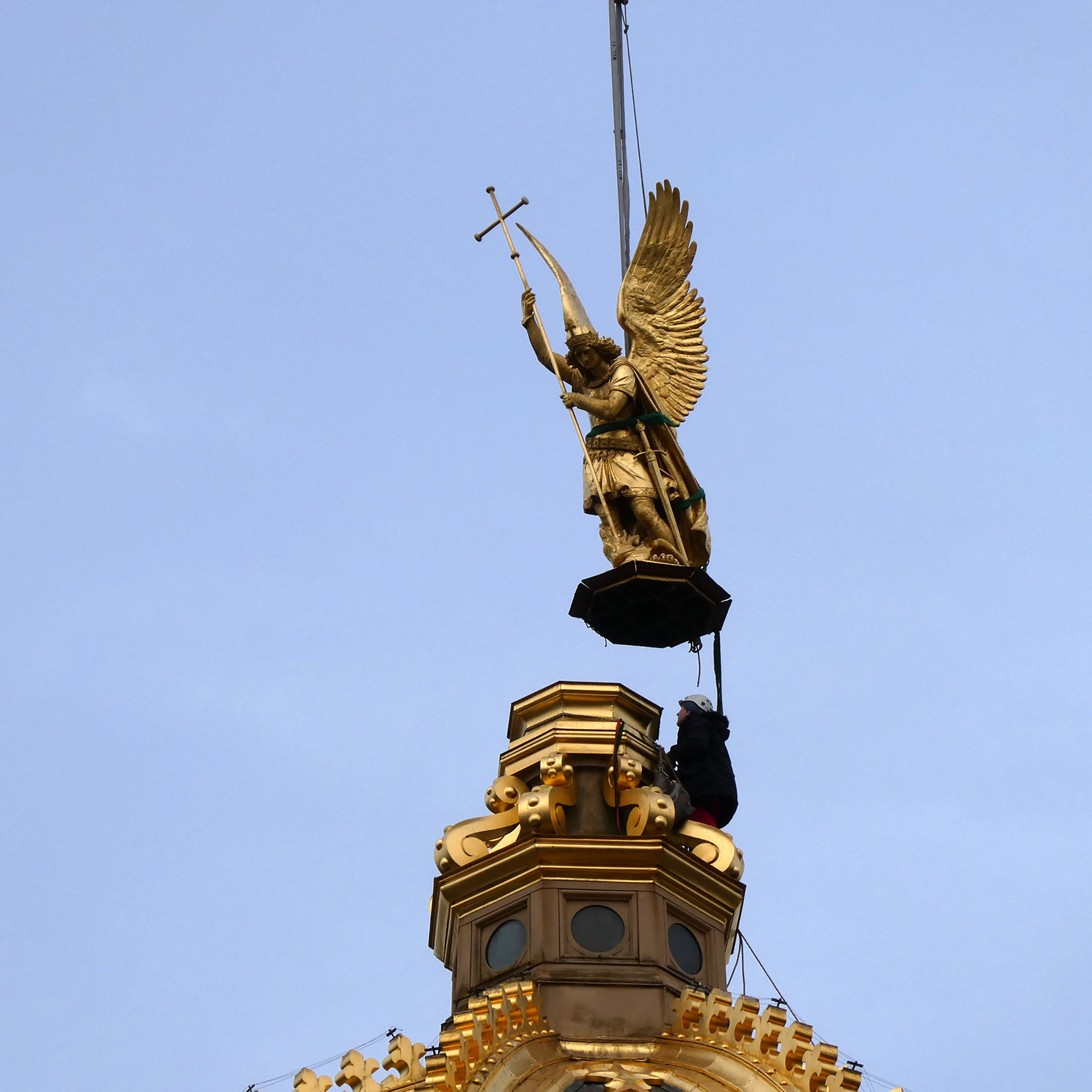 Der Erzengel schwebt hoch. © 2024 SBL Schwerin