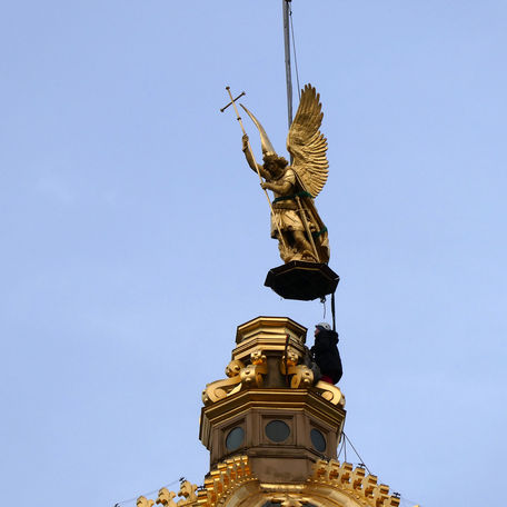 Der Erzengel schwebt hoch. © 2024 SBL Schwerin