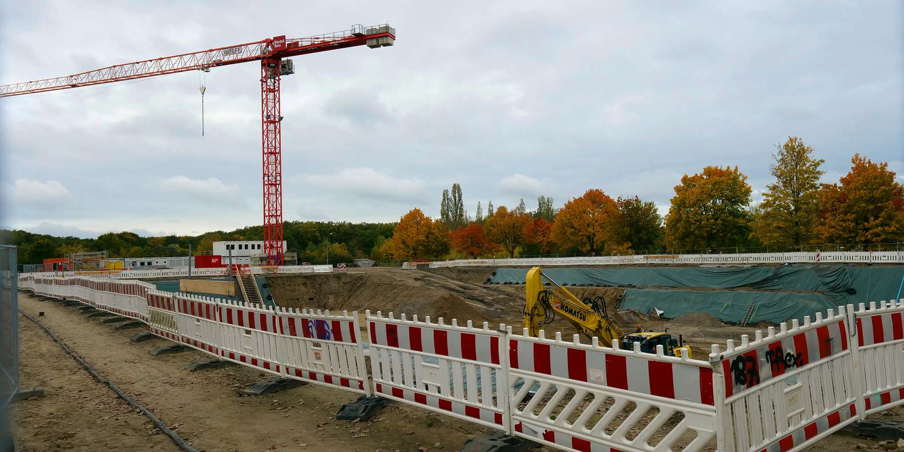 Blick auf die Baugrube des Neubaus Polizeizentrum Neubrandenburg im Mai 2024 © 2024 SBL Neubrandenburg