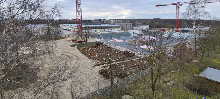 Blick auf die Baugrube des Neubaus Polizeizentrum Neubrandenburg © 2024 SBL Neubrandenburg