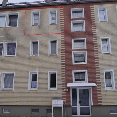 Veräußerung einer Fiskalerbschaft des Landes MV durch die sbl-mv per Ausschreibung bis Ende April 2024 - Immobilienangebot 28126 Warnow, Lage Eigentumswohnung und Hauseingang © 2024 sbl-mv / Finanzministerium MV