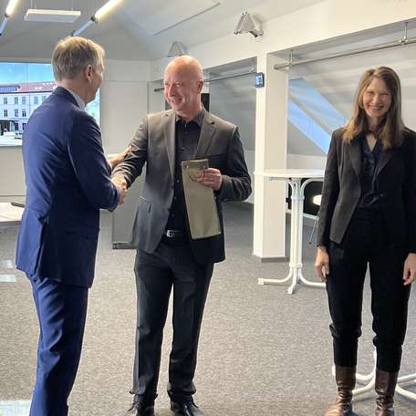 v.l.n.r. Herr Dr. Geue, Herr Dr. Werner und Frau Botezatu Leiterin der SBL Rostock © FM M-V