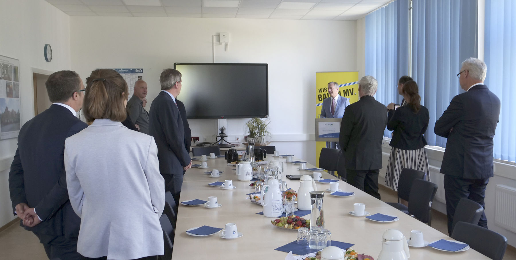 Am Rednerpult Finanzminister Dr. Heiko Geue während der Amtseinführung des Leiters. © 2024 SBL Neubrandenburg