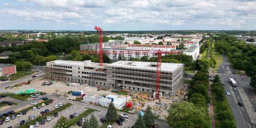 Luftbild mit Blick auf den Rohbau CM aus Westen © 2024 SBL Greifswald