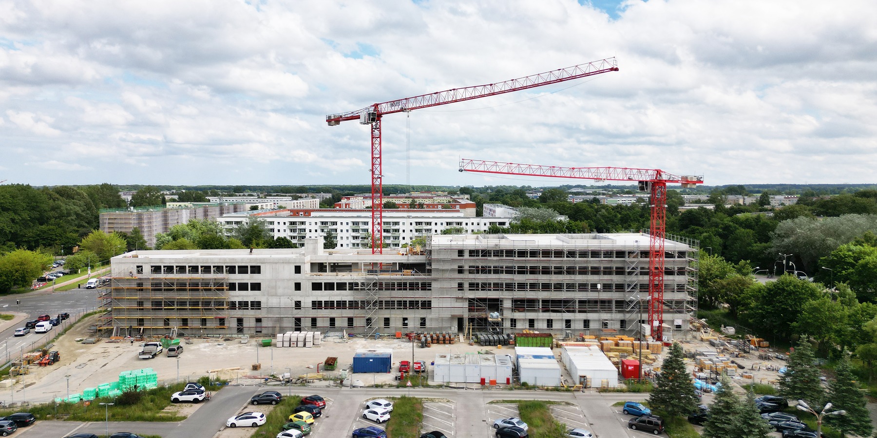 Luftbild mit Blick auf den Rohbau CM aus Nordwesten © 2024 SBL Greifswald