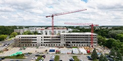 Luftbild mit Blick auf den Rohbau CM aus Nordwesten © 2024 SBL Greifswald