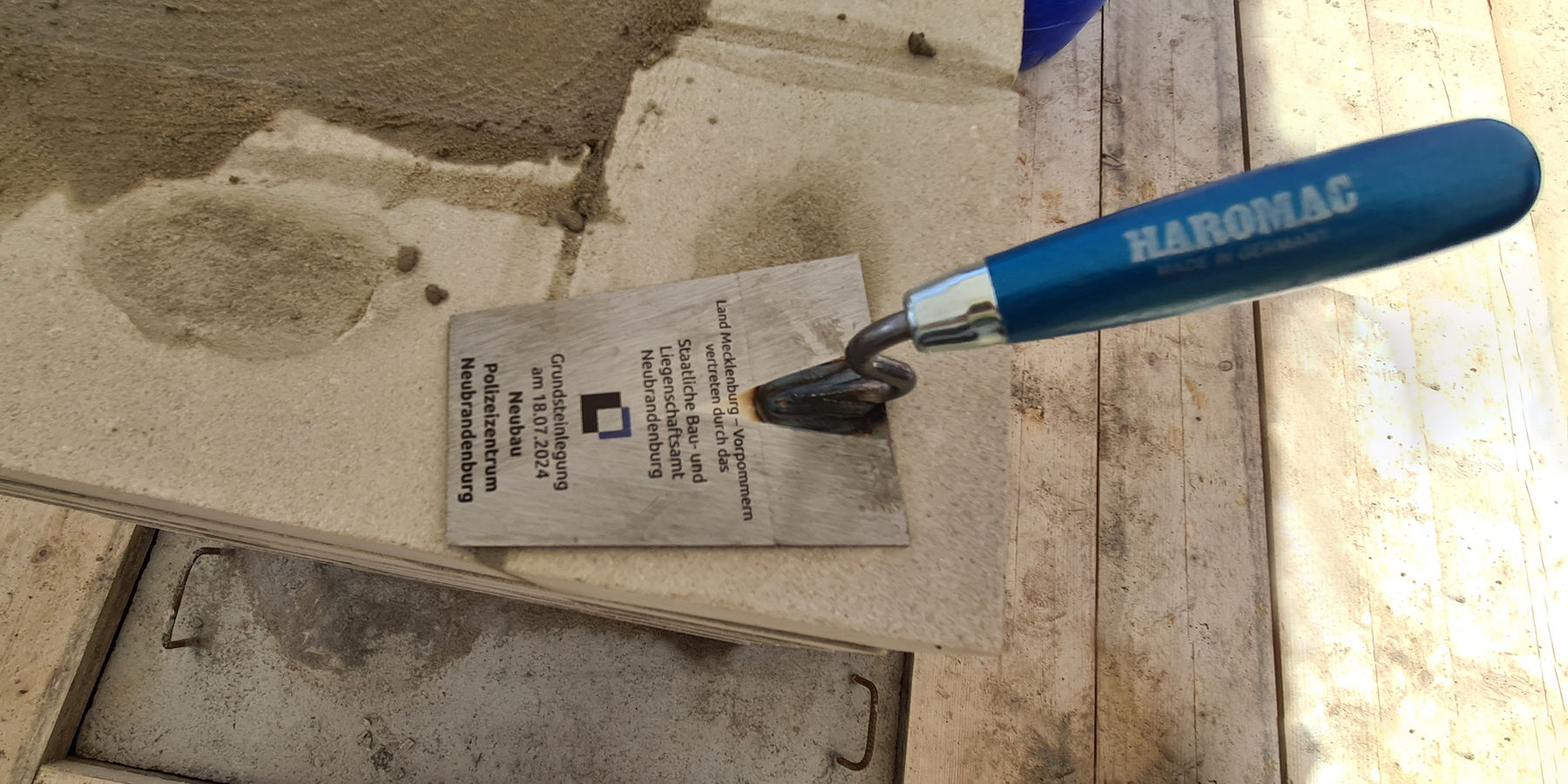 Die Zeitkapsel ist eingemauert. © 2024 Staatliches Bau- und Liegenschaftsamt Neubrandenburg