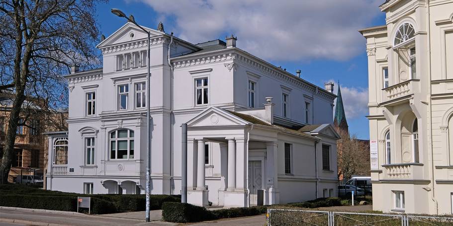 ViIlla an der Werderstraße 141 - heute Sitz der Staatlichen Schlösser, Gärten und Kunstsammlungen MV (SSGK-MV) © 2023 Christian Hoffmann (sbl-mv / Finanzministerium MV)