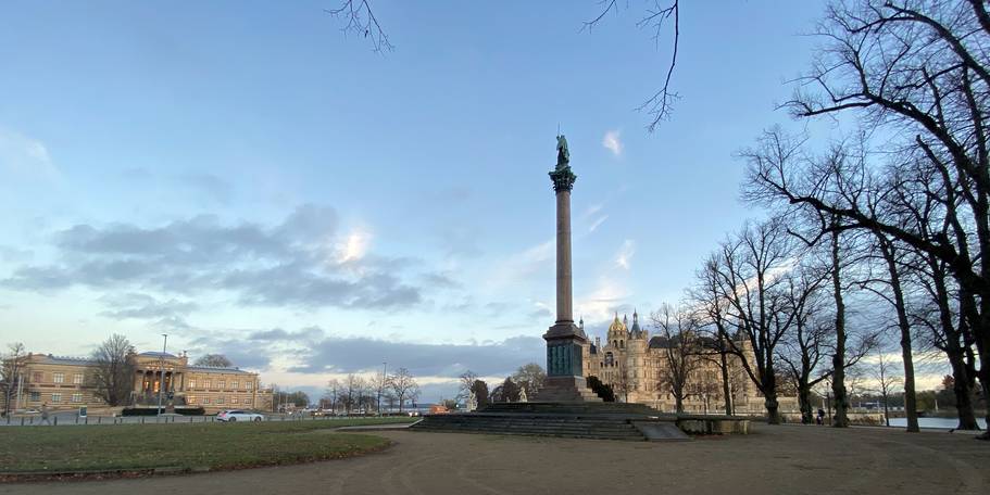 Siegessäule auf dem Alten Garten und Teil des UNESCO-Welterbes © 2020 SBL Schwerin