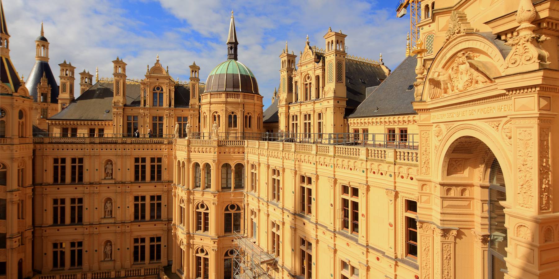 Schloss Schwerin - Fassade im Innenhof © 2016 Christian Hoffmann (sbl-mv / Finanzministerium MV)