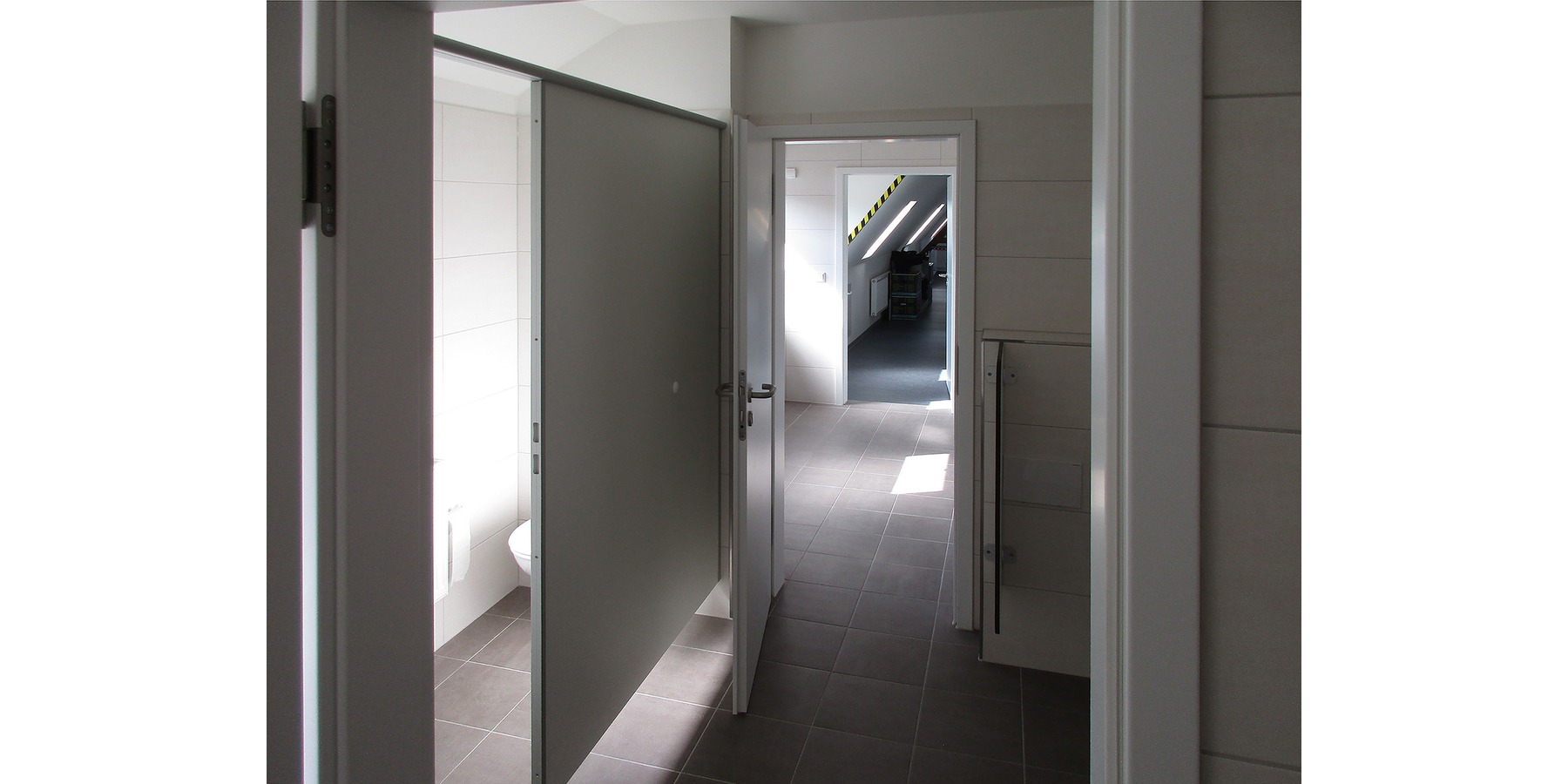 Sanitärbereich Herren im Dachgeschoss © 2024 IPROconsult GmbH, Greifswald