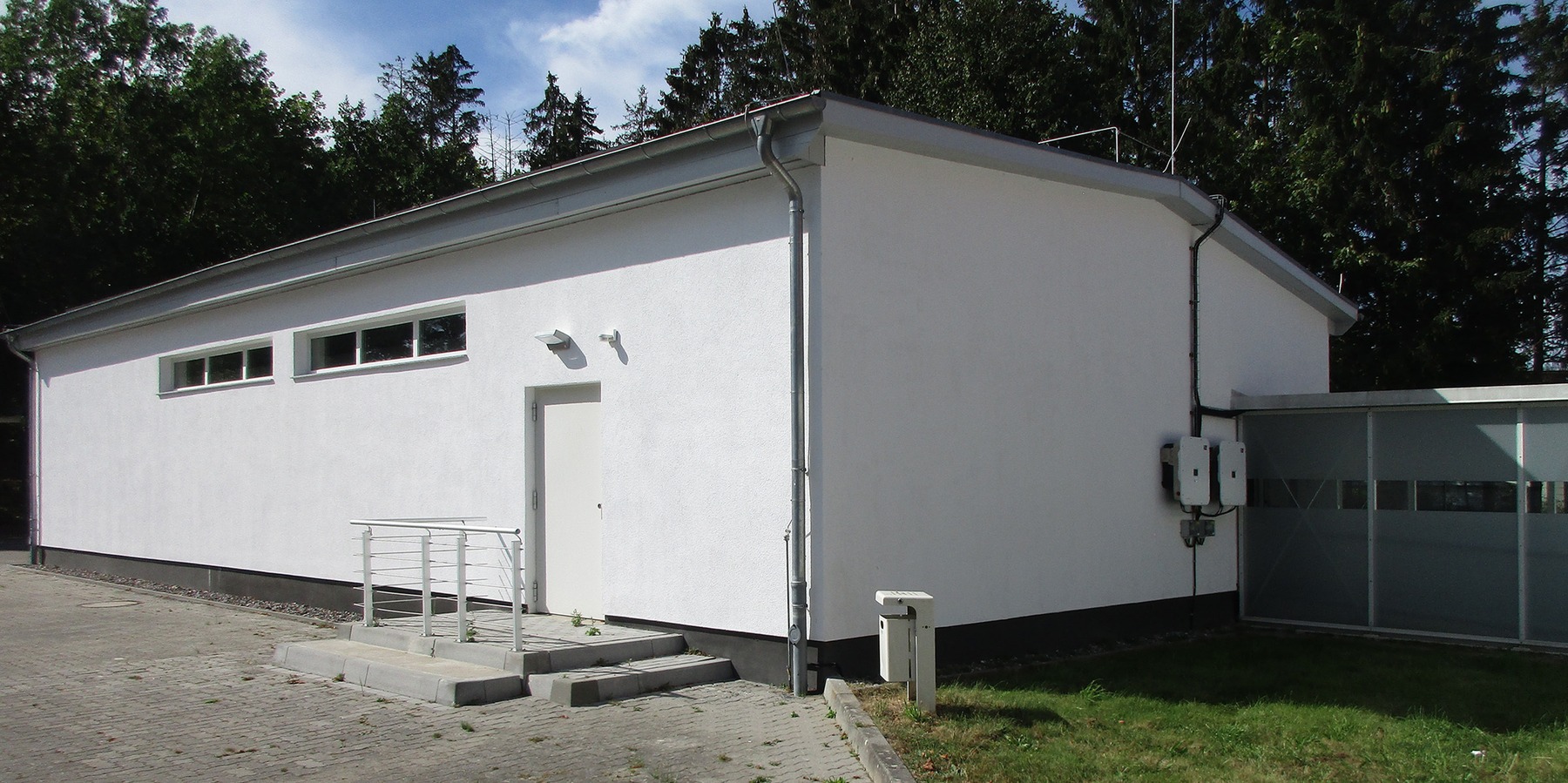 Trainingshalle mit Glasverbinder © 2024 IPROconsult GmbH, Greifswald