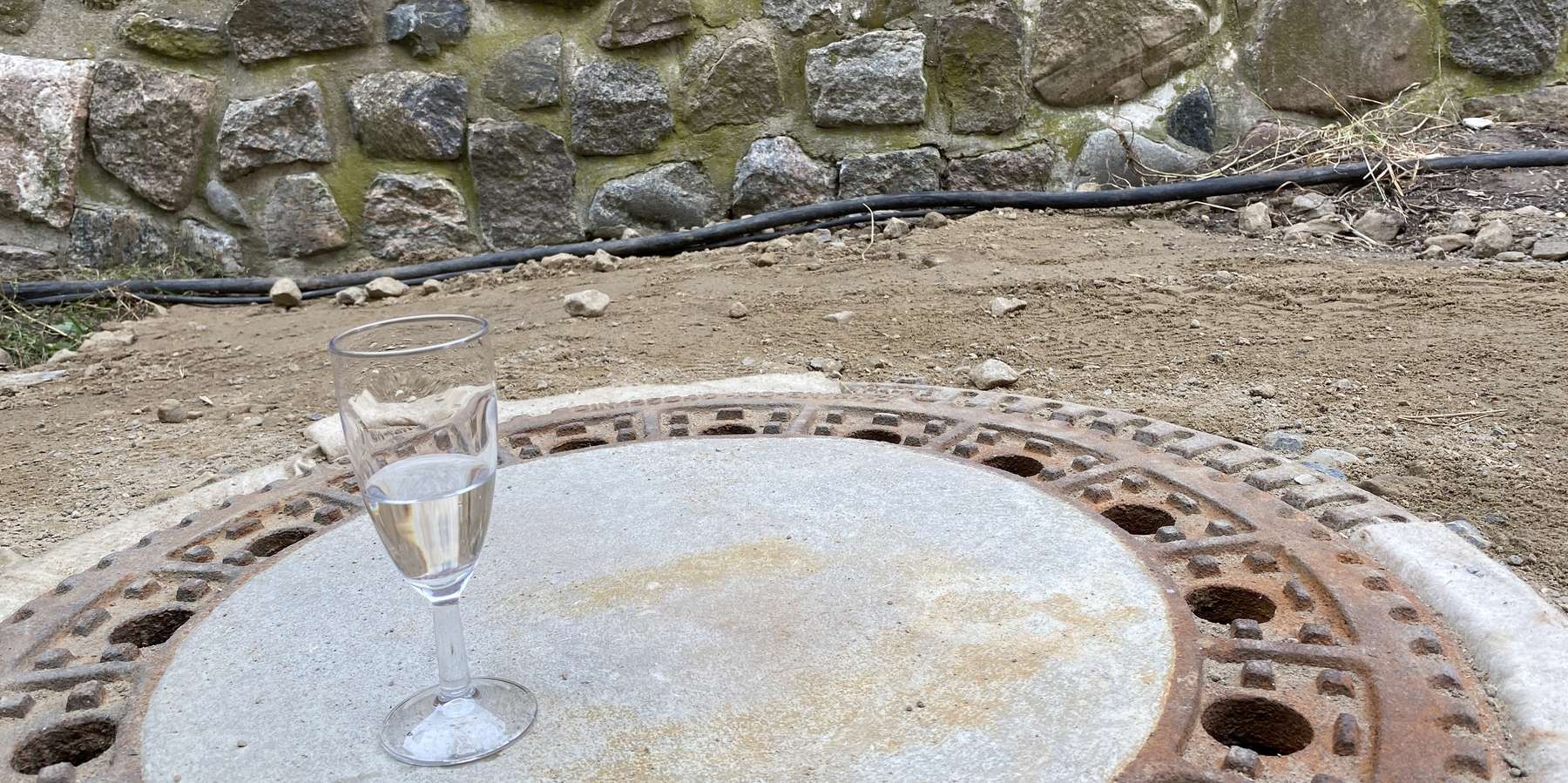 Das Glas vor dem Richtspruch © 2024 Monika Mück (Finanzministerium MV)