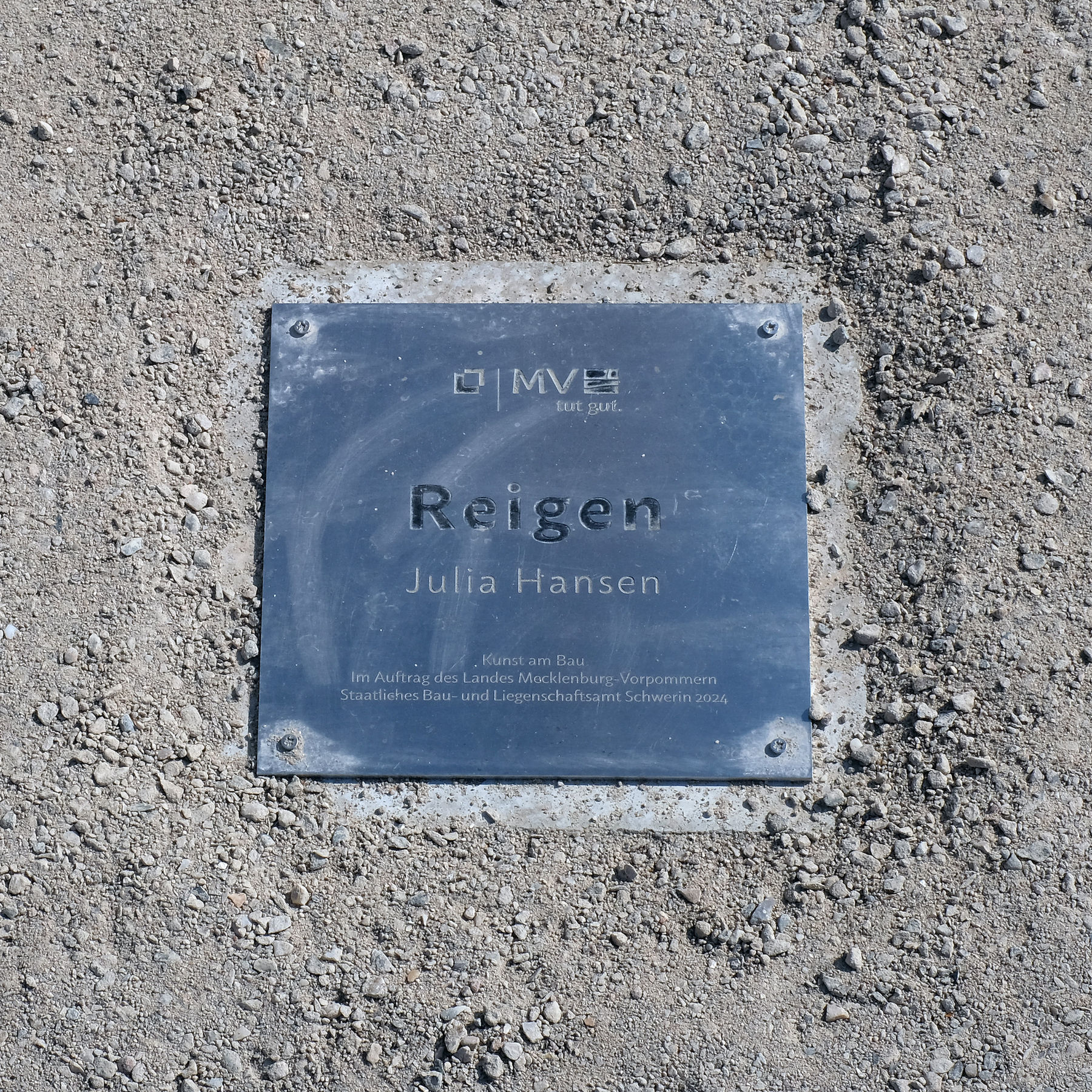 Schild der Kunst mit Bezeichnung © 2024 SBL Schwerin