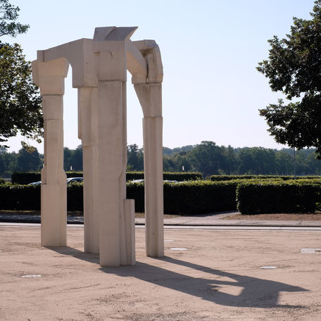 Ansicht der Kunst im Hintergrund der Burgsee © 2024 SBL Schwerin