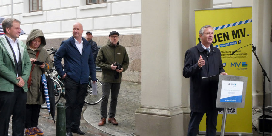 Finanzminister Dr. Geue beim Grußwort © 2024 SBL Schwerin