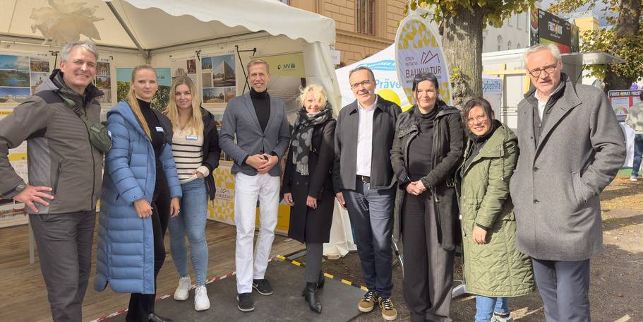 Das Team der Initiative Baukultur MV vor dem Beginn der Feierlichkeiten. © 2024 Christian Hoffmann (SBL-MV / Finanzministerium MV)