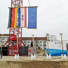 Das SBL Rostock lädt zum symbolischen ersten Spatenstich. © 2024 Ilana Zorbas SBL Rostock