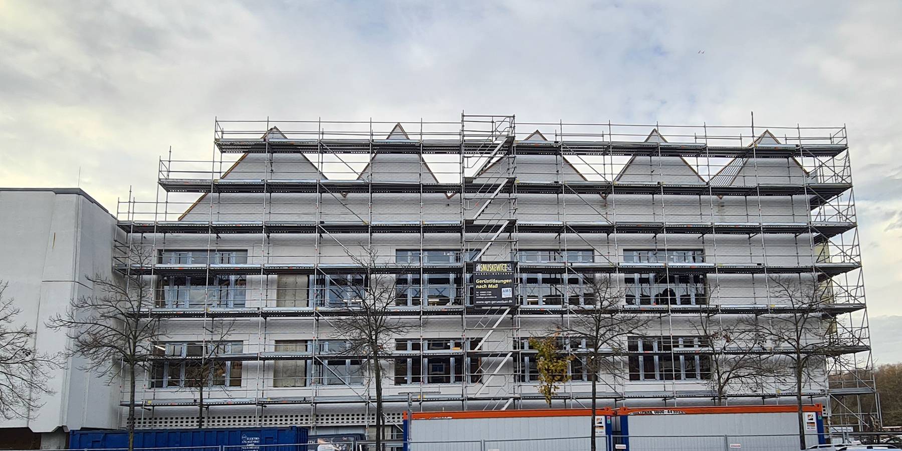 Die Fassade ist verklinkert. © 2024 SBL Neubrandenburg